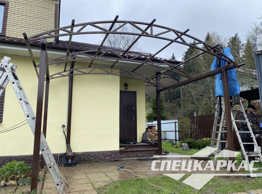 Навес над входом в дом из поликарбоната №32 - фото 1280