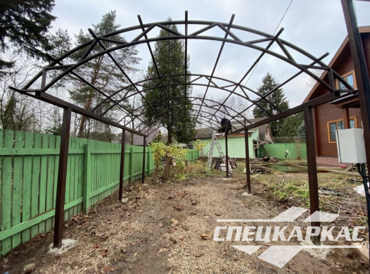 Металлический навес для машины с покрытием из сотового поликарбоната №76 - фото 1713