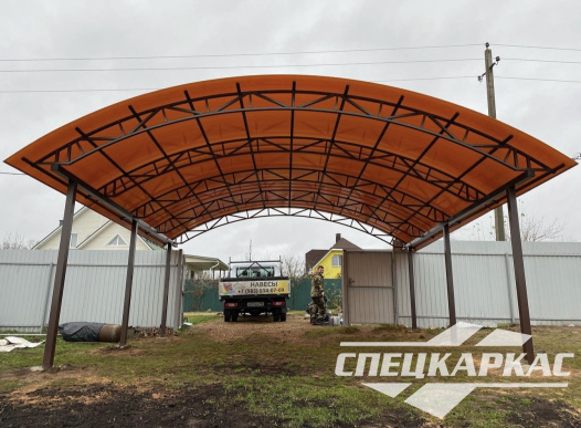 Навес из поликарбоната арочного типа для парковки двух автомобилей на даче №71 - фото 1667
