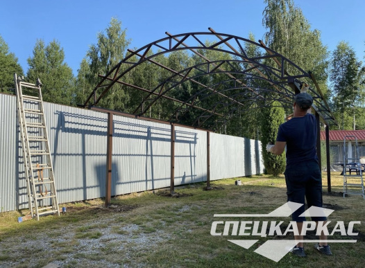 Классический навес из поликарбоната для машины арочного типа №11 - фото 1073